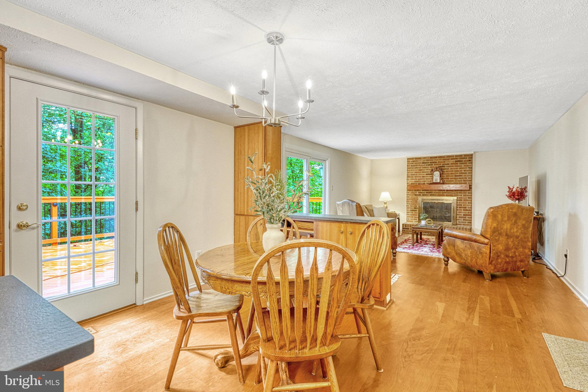 6013 Windward Drive Burke, VA 22015 - Photo 7 of 44 Breakfast Area