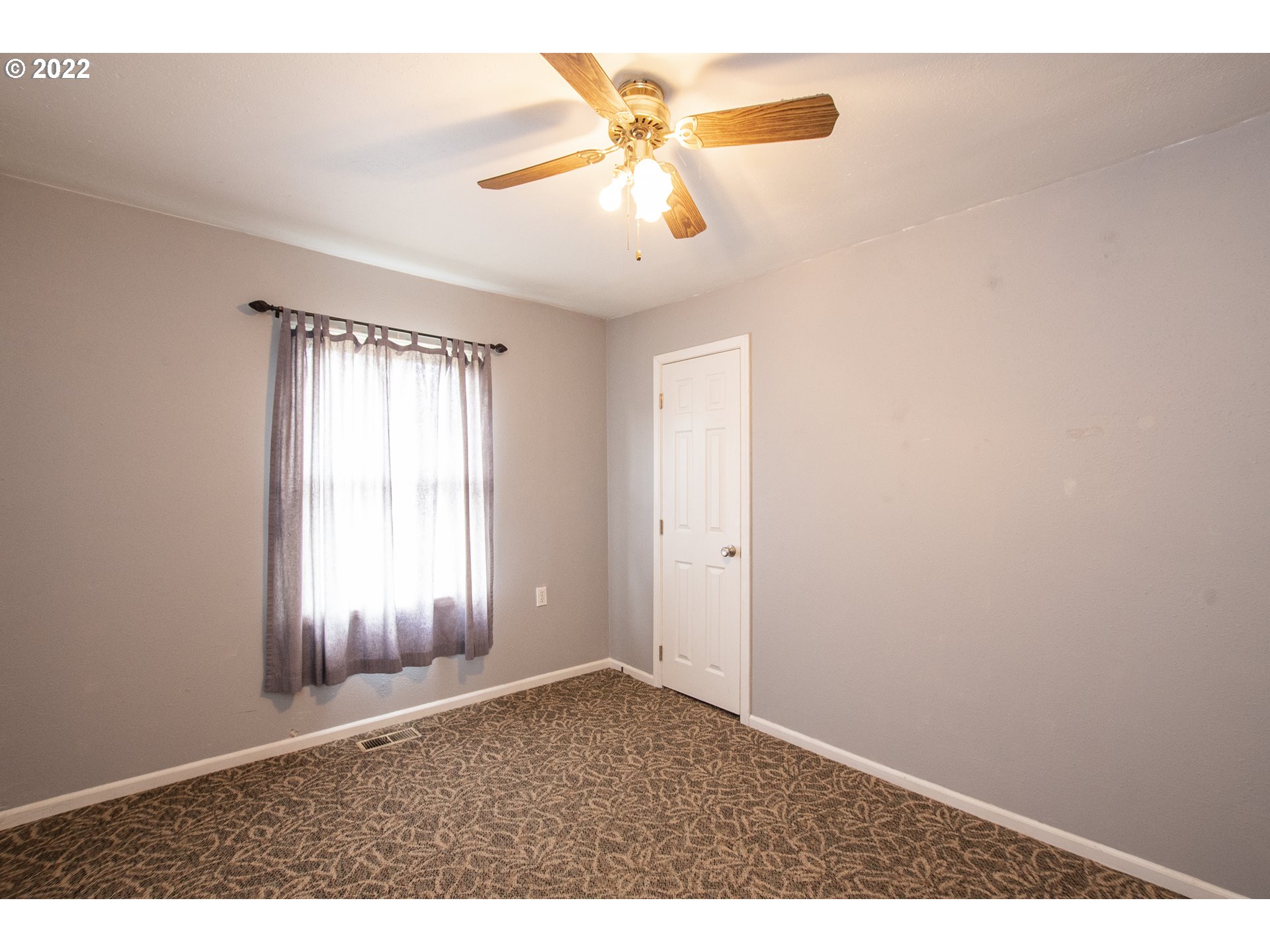 388 South 46th Street Springfield, OR 97478 - Photo 11 of 22 an empty room with windows and fan