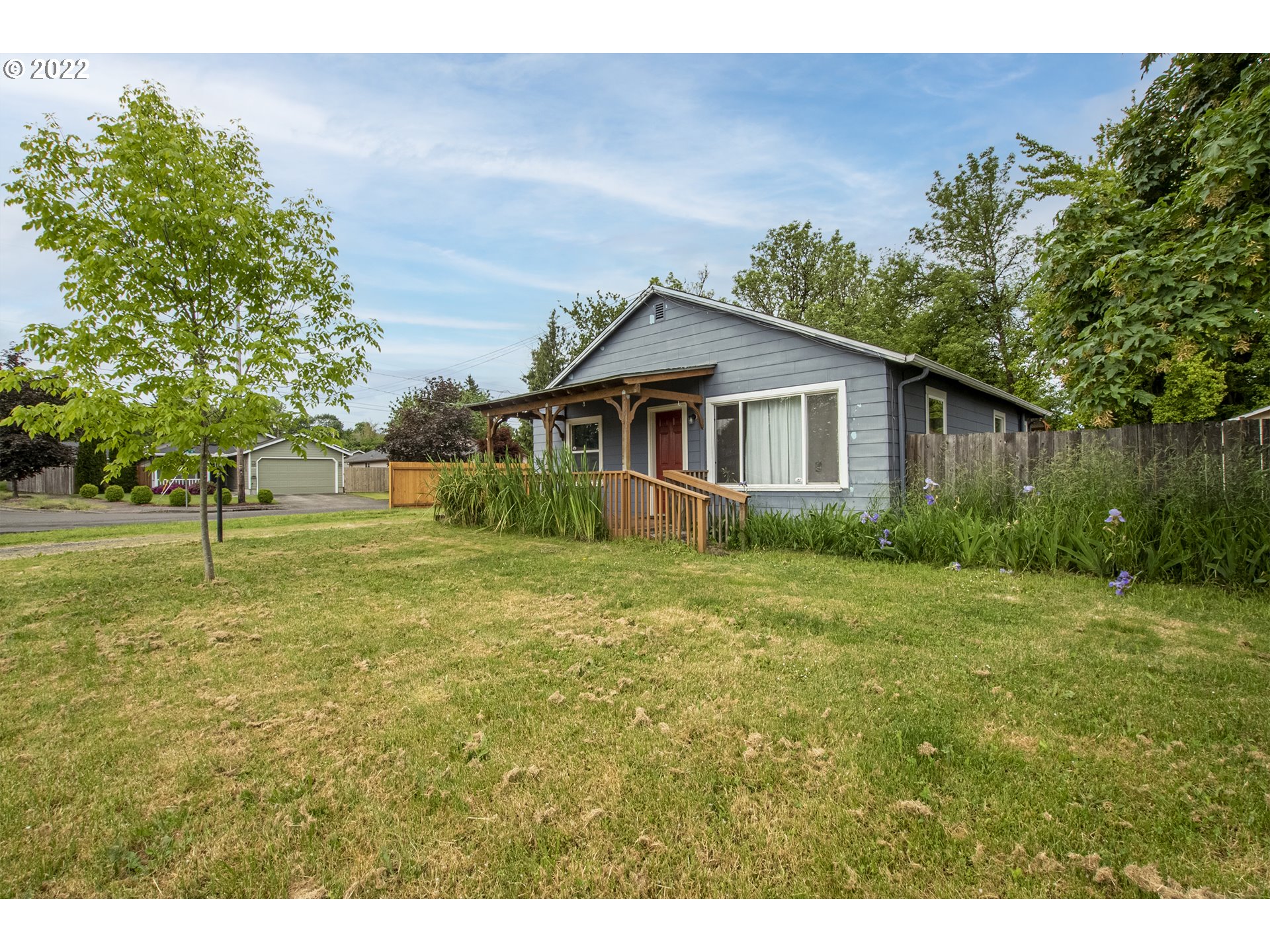 388 South 46th Street Springfield, OR 97478 - Photo 4 of 22 a view of a house with a yard