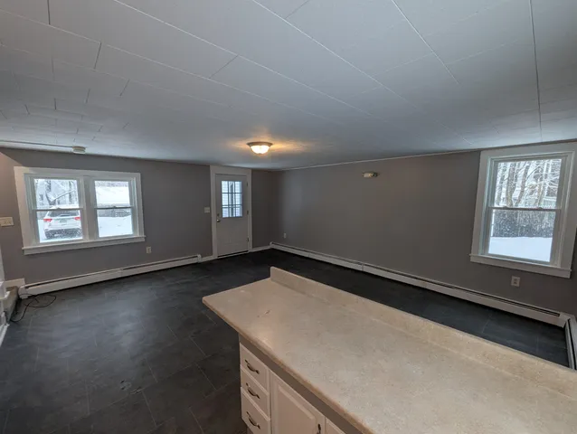 $1,500 | 31 Chestnut Street, Unit E, Claremont, NH 03743