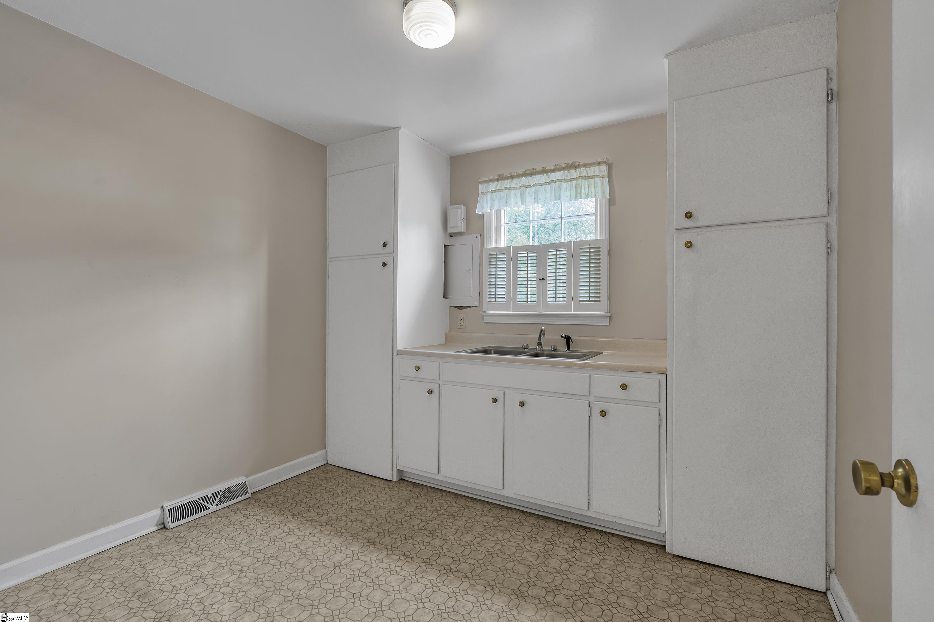 802 Wembley Road Greenville, SC 29607 - Photo 15 of 25