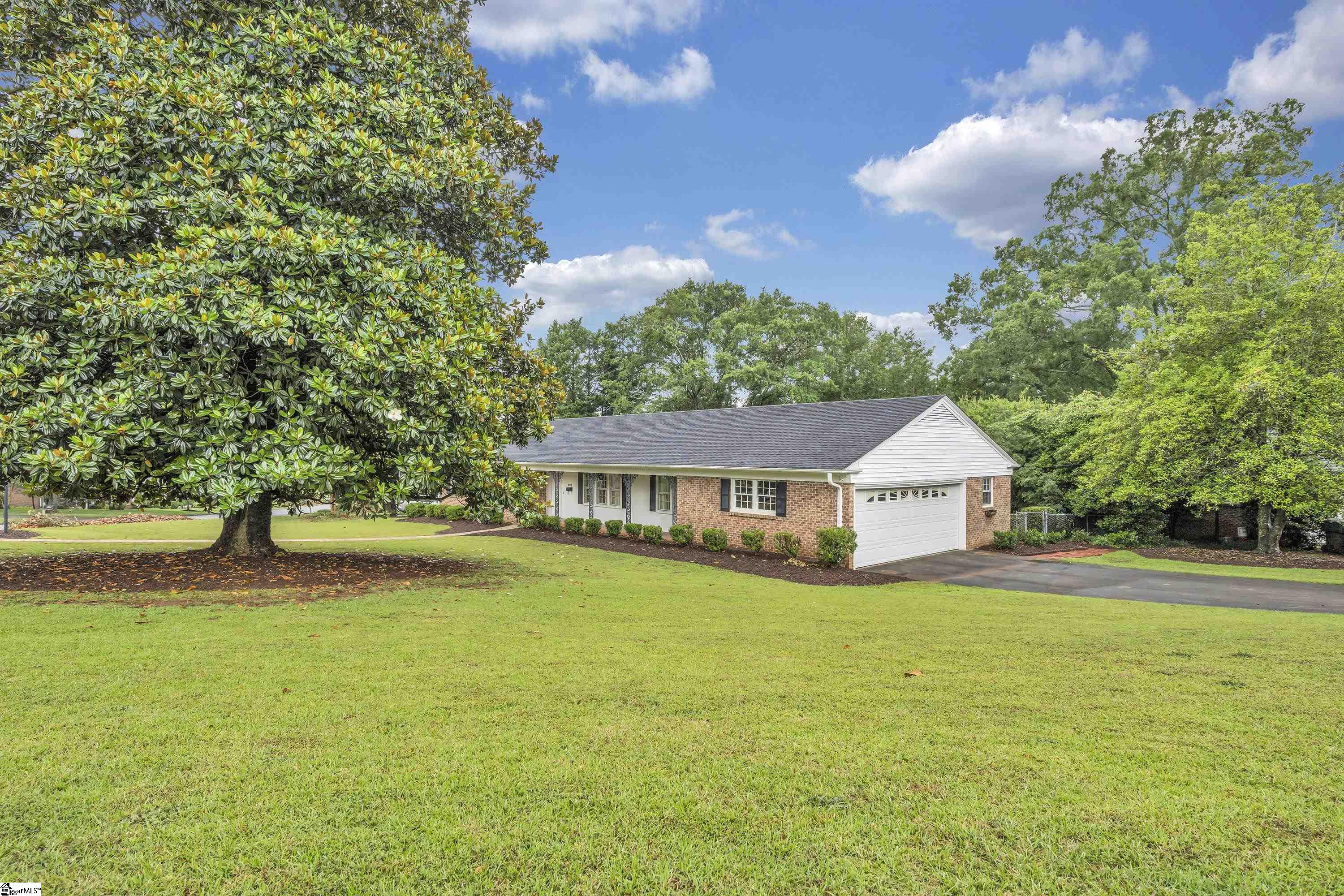 802 Wembley Road Greenville, SC 29607 - Photo 2 of 25