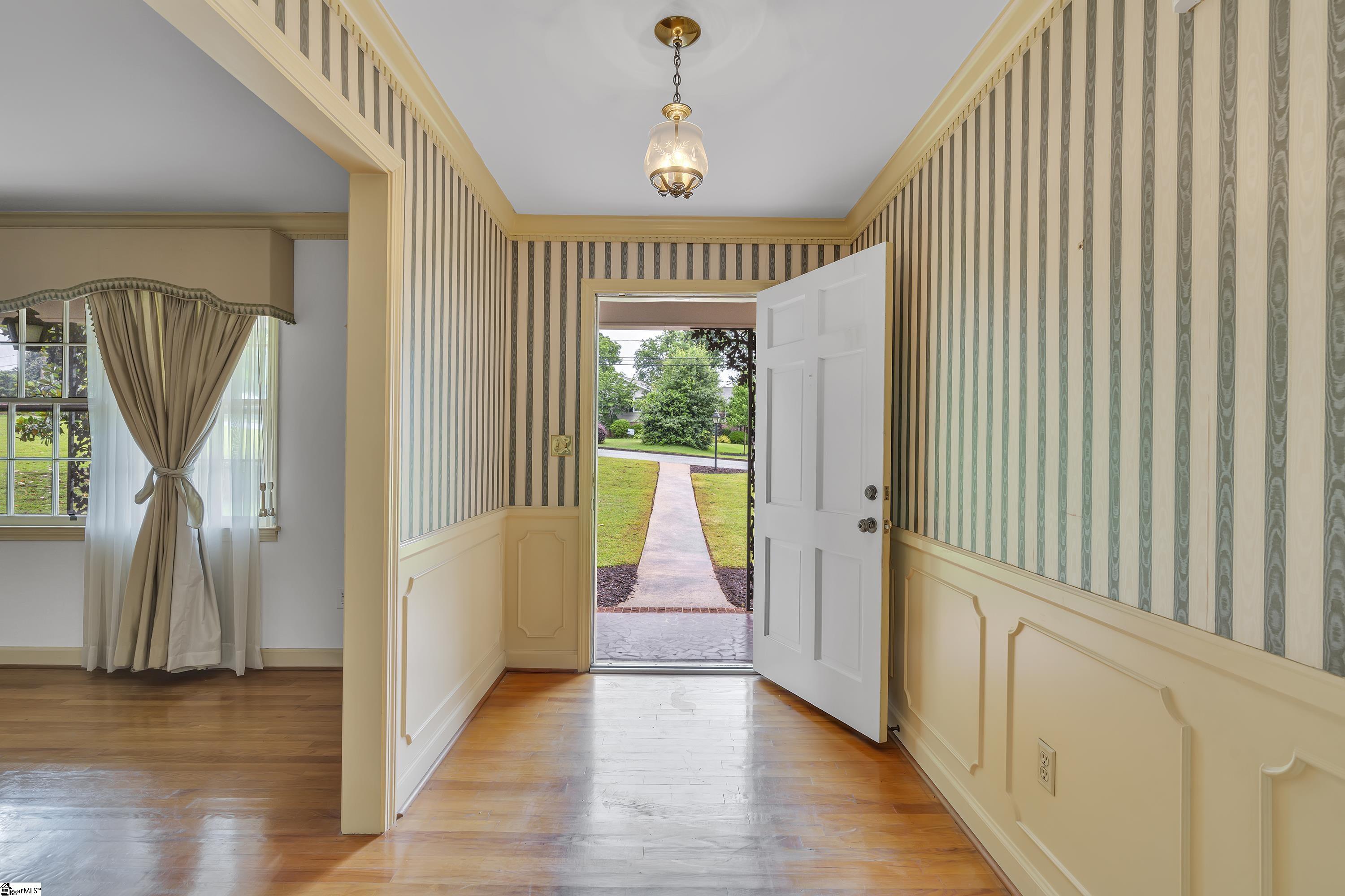 802 Wembley Road Greenville, SC 29607 - Photo 4 of 25