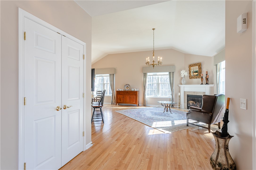 138 Ashbrook Circle Penfield, NY 14580 - Photo 4 of 32