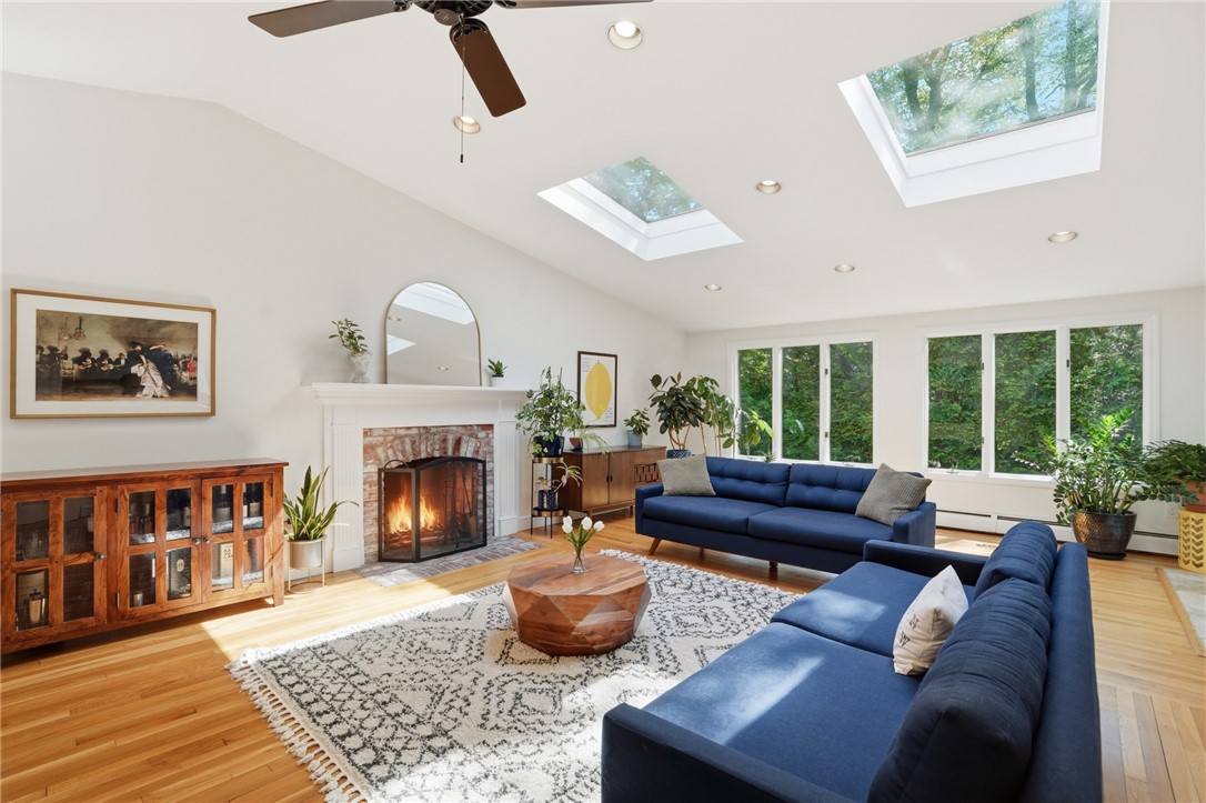 24 Wildflower Road Barrington, RI 02806 - Photo 5 of 50