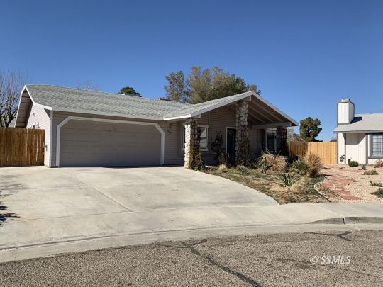 605 Heather Court Ridgecrest, CA 93555 - Photo 2 of 32