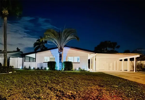 $3,900 | 3930 East Eden Roc Circle, Tampa, FL 33634