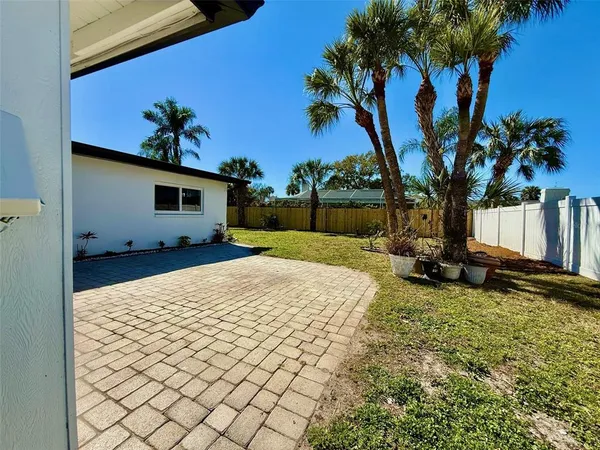 $3,900 | 3930 East Eden Roc Circle, Tampa, FL 33634