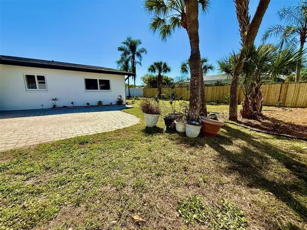 $3,900 | 3930 East Eden Roc Circle, Tampa, FL 33634