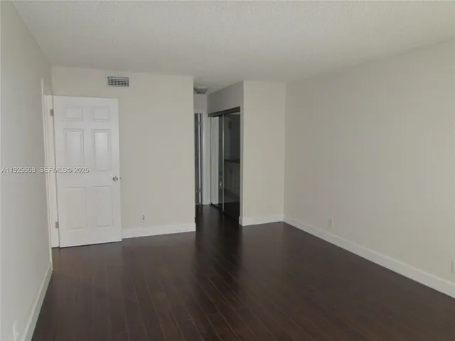 $1,990 | 200 Lakeview Drive, Unit 108, Weston, FL 33326