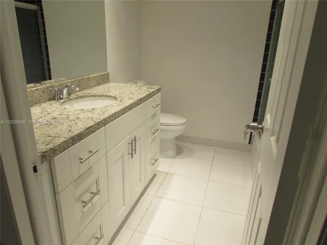 $1,990 | 200 Lakeview Drive, Unit 108, Weston, FL 33326