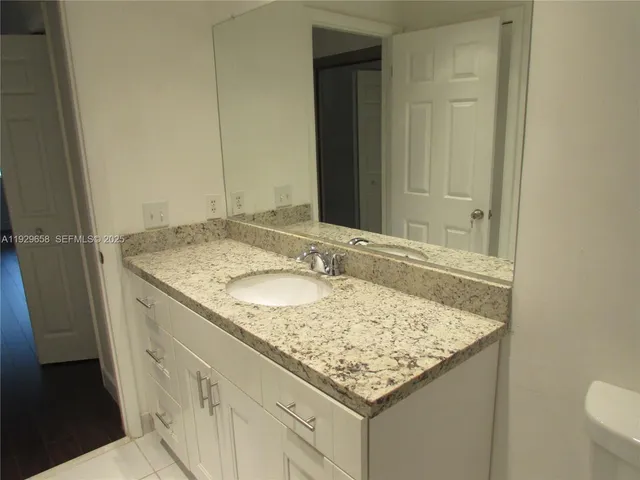 $1,990 | 200 Lakeview Drive, Unit 108, Weston, FL 33326