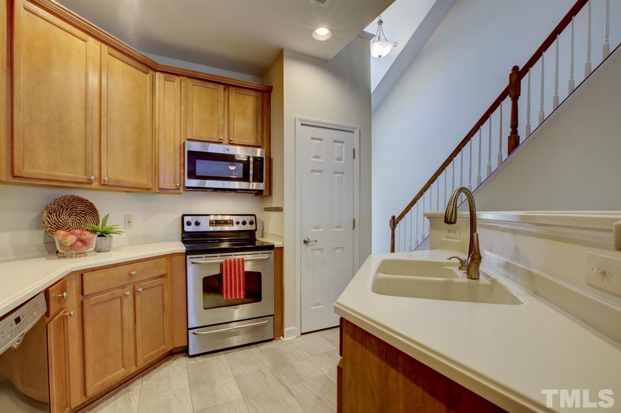 8006 Thrush Ridge Lane Raleigh, NC 27615 - Photo 7 of 30 Gallery Image 7