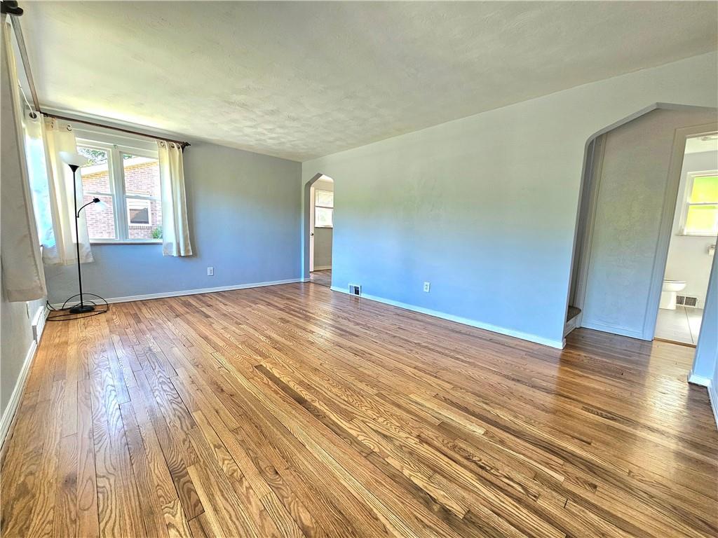 5735 Library Road Bethel Park, PA 15102 - Photo 4 of 30 Gallery Image 4