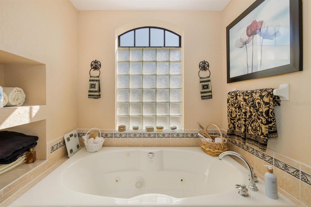 427 Archway Drive Spring Hill, FL 34608 - Photo 34 of 68 a bathroom with a bathtub and a sink