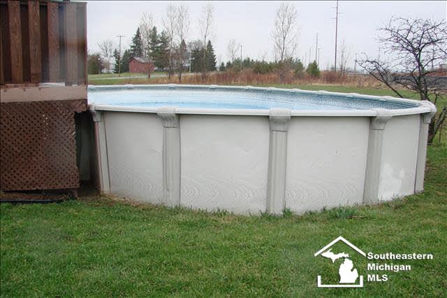 11430 Victory Road Erie, MI 48133 - Photo 16 of 20 18 x 33 Oval Pool