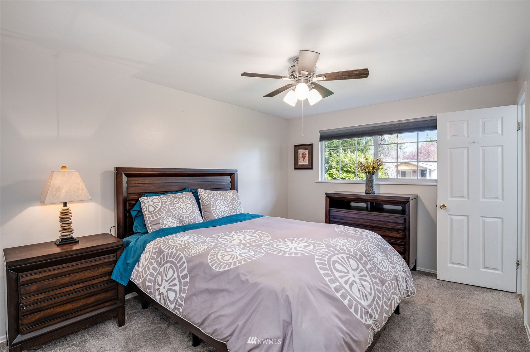 9502 217th Street Southwest Edmonds, WA 98020 - Photo 22 of 38 Gallery Image 22