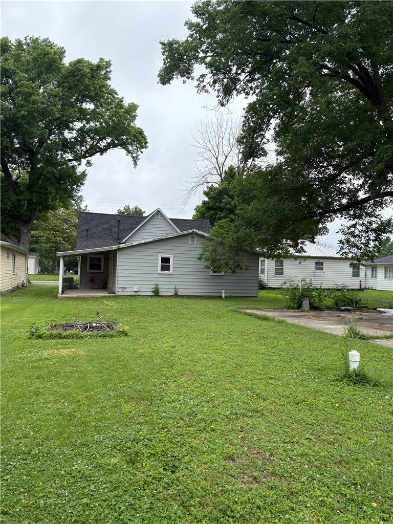 1012 North Walnut Street St. Elmo, IL 62458 - Photo 2 of 4
