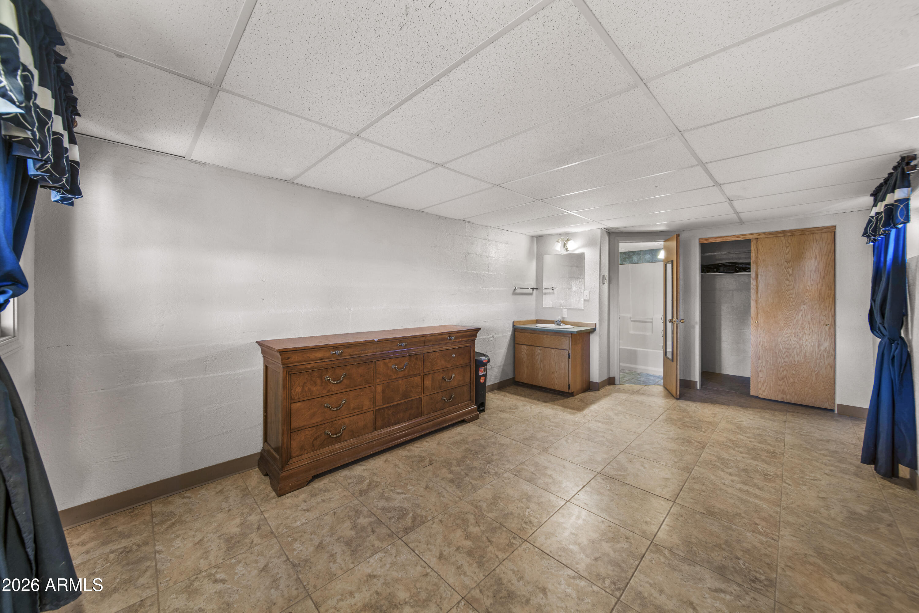 26162 Pecks Peak Road Kirkland, AZ 86332 - Photo 18 of 51 a view of a livingroom with an empty space and a workspace