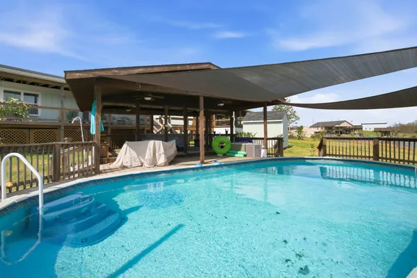 $749,000 | 440 Birch Drive, Onalaska, TX 77360