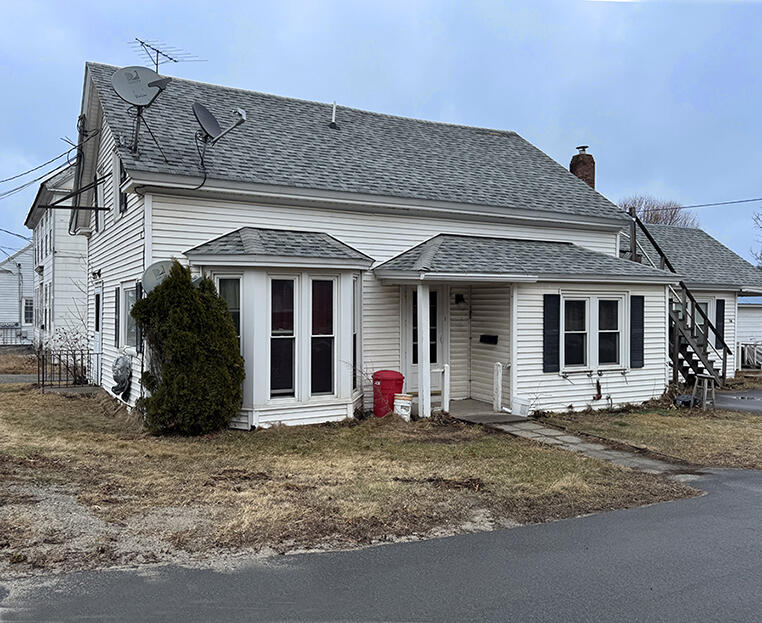 67 Main Street Winthrop, ME 04364 - Photo 2 of 26 EXTERIOR-2