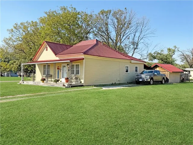 $95,000 | 520 Park Street, Cherryvale, KS 67335