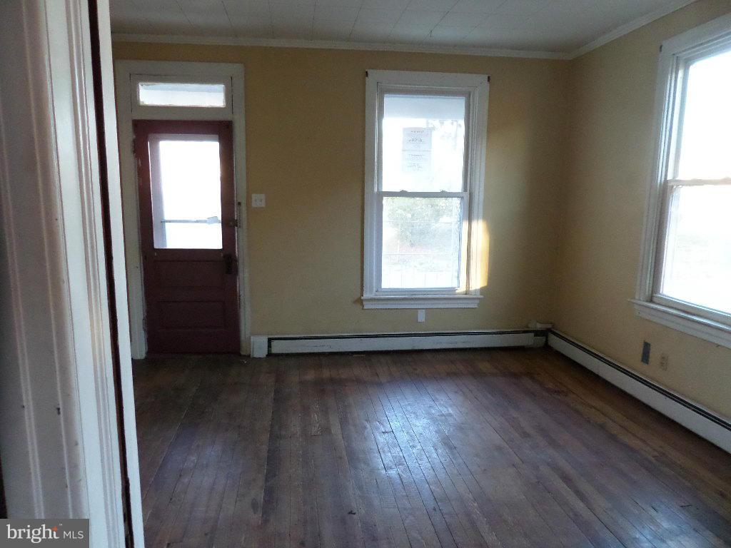 331 Valley Road Hagerstown, MD 21740 - Photo 4 of 12 Living Room