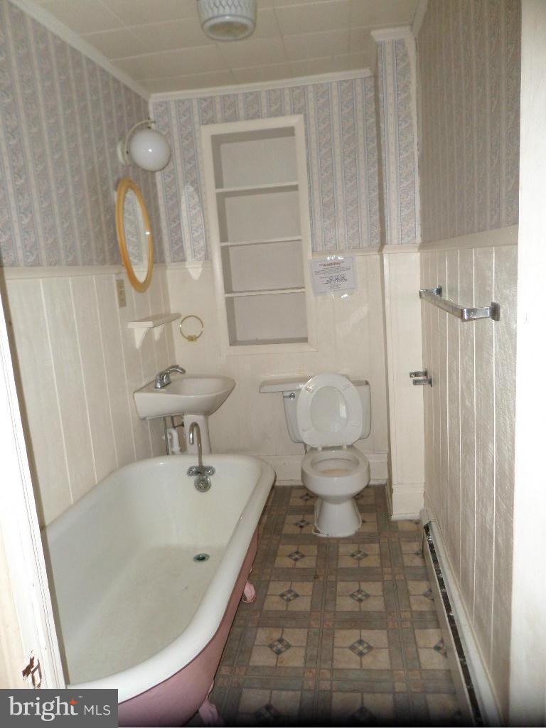 331 Valley Road Hagerstown, MD 21740 - Photo 6 of 12 Bath
