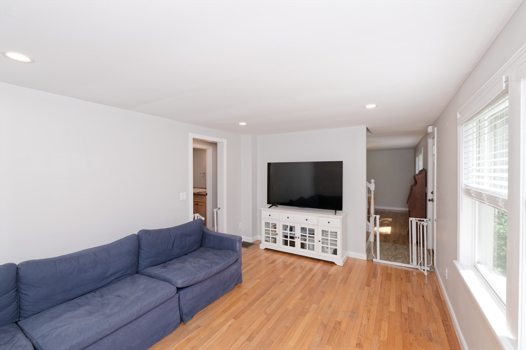 24 Woodland Road Uxbridge, MA 01569 - Photo 11 of 35