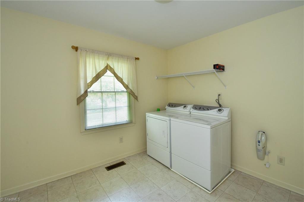 4218 High Point Road Winston-Salem, NC 27107 - Photo 8 of 19 Gallery Image 8