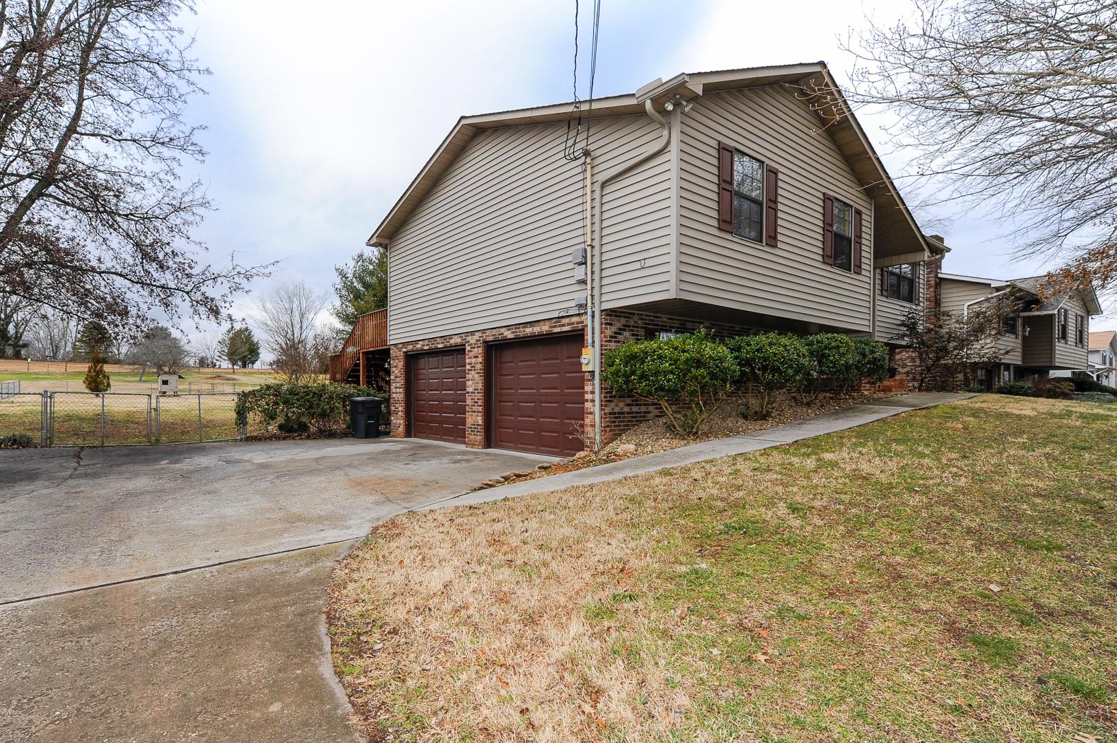 3909 Davis Ford Road Maryville, TN 37804 - Photo 3 of 28 Side view of home