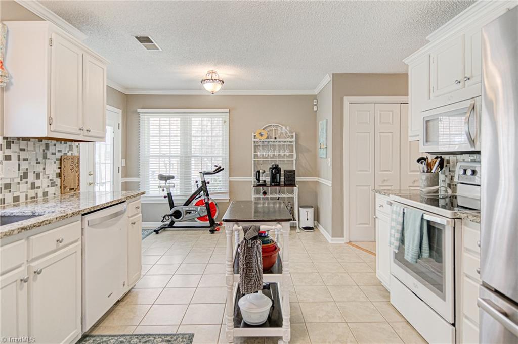 1942 Winding Ridge Road Winston-Salem, NC 27127 - Photo 7 of 30 Gallery Image 7