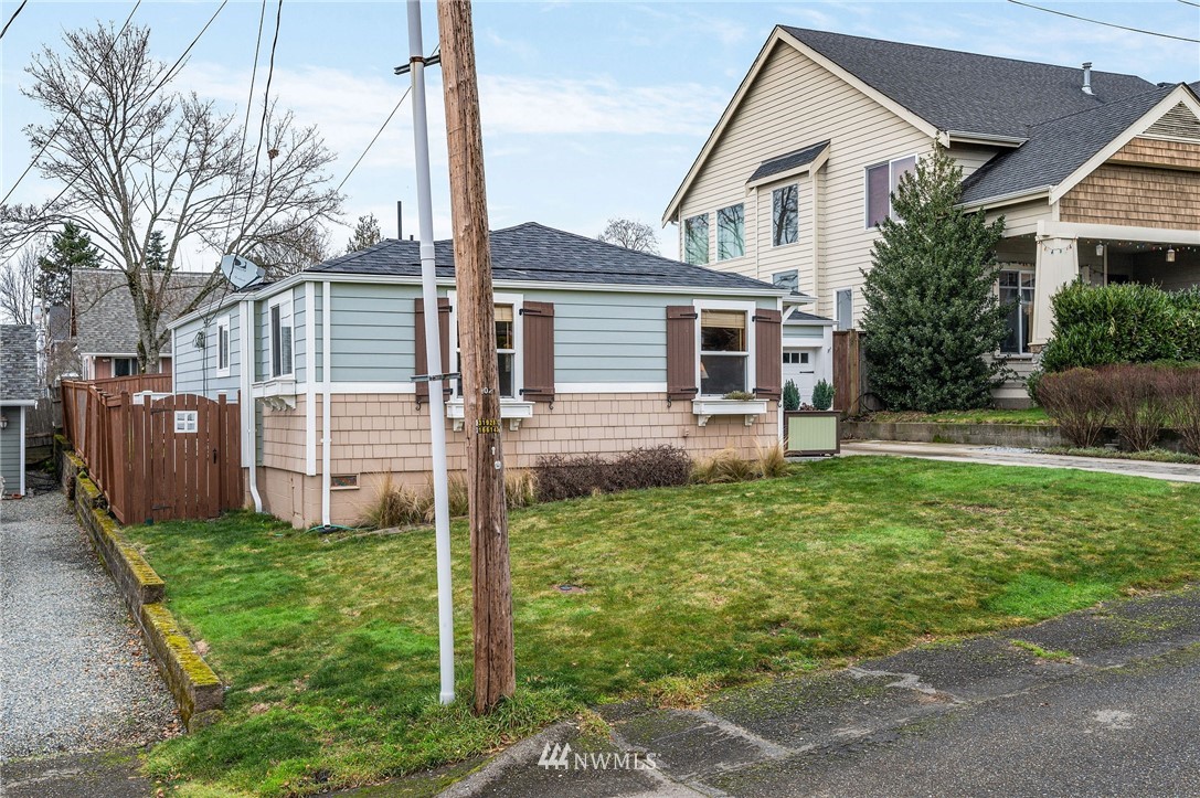 1022 North 32nd Street Renton, WA 98056 - Photo 4 of 29 a view of a house with a yard and plants