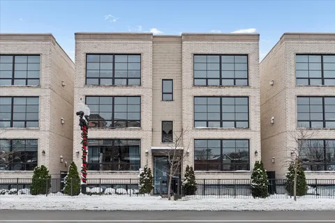 $725,000 | 2447 West Irving Park Road, Unit 1W, Chicago, IL 60618