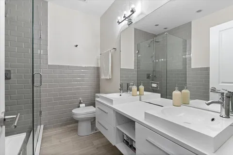 $725,000 | 2447 West Irving Park Road, Unit 1W, Chicago, IL 60618