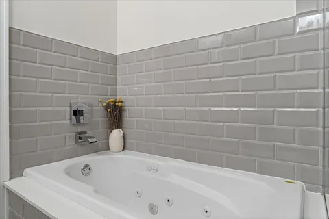 $725,000 | 2447 West Irving Park Road, Unit 1W, Chicago, IL 60618