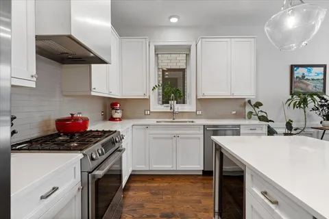 $725,000 | 2447 West Irving Park Road, Unit 1W, Chicago, IL 60618