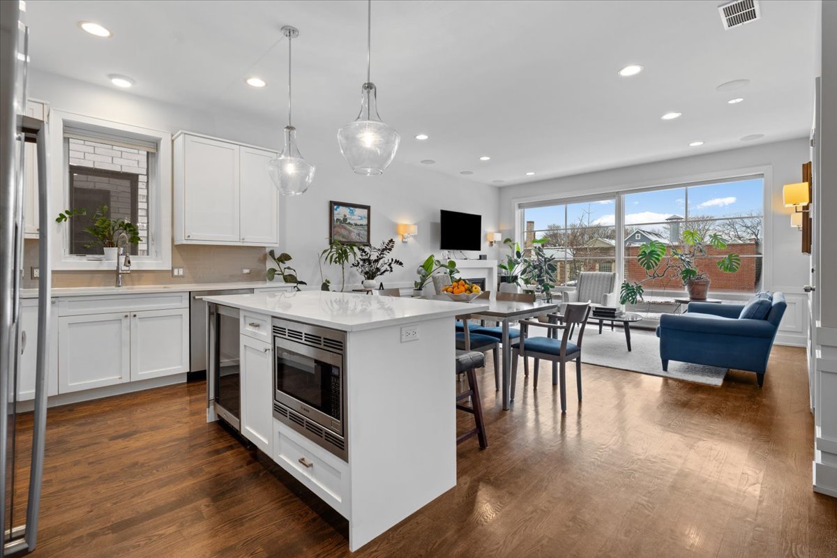 2447 West Irving Park Road, Unit 1W Chicago, IL 60618 - Photo 9 of 27