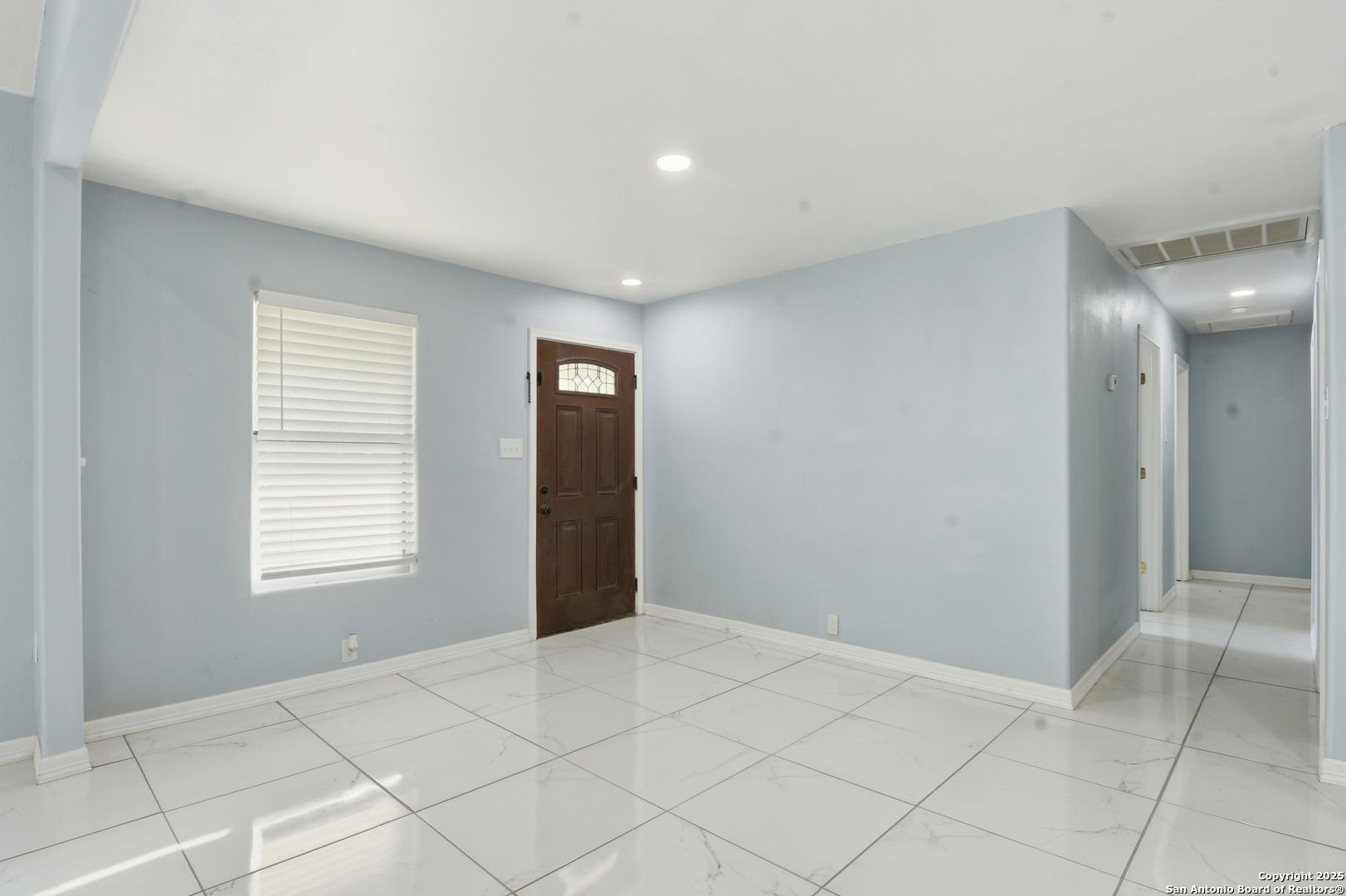 521 Old Carrizo Road Uvalde, TX 78801 - Photo 12 of 31 a view of an empty room and window