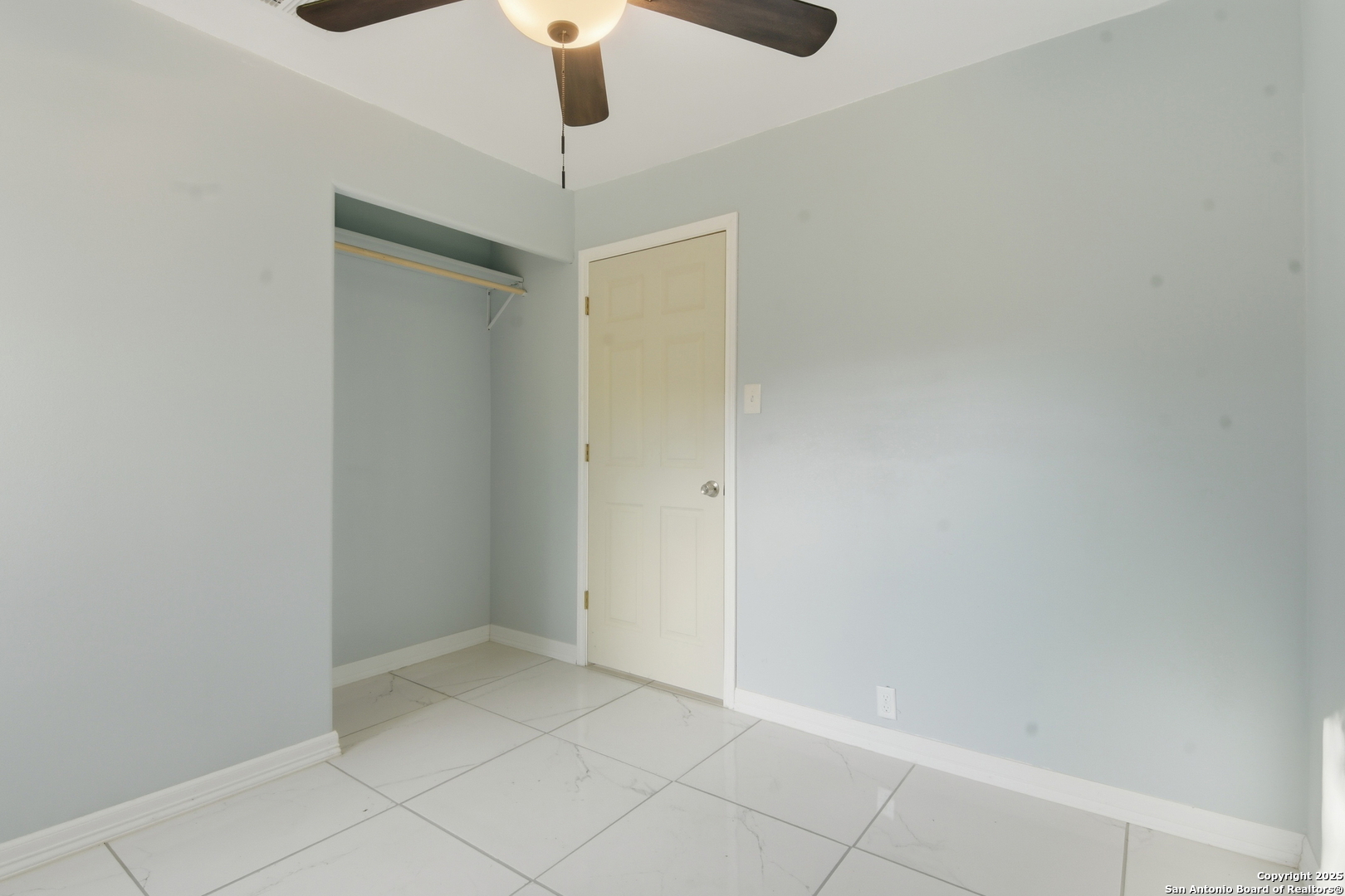 521 Old Carrizo Road Uvalde, TX 78801 - Photo 19 of 31 a view of an empty room