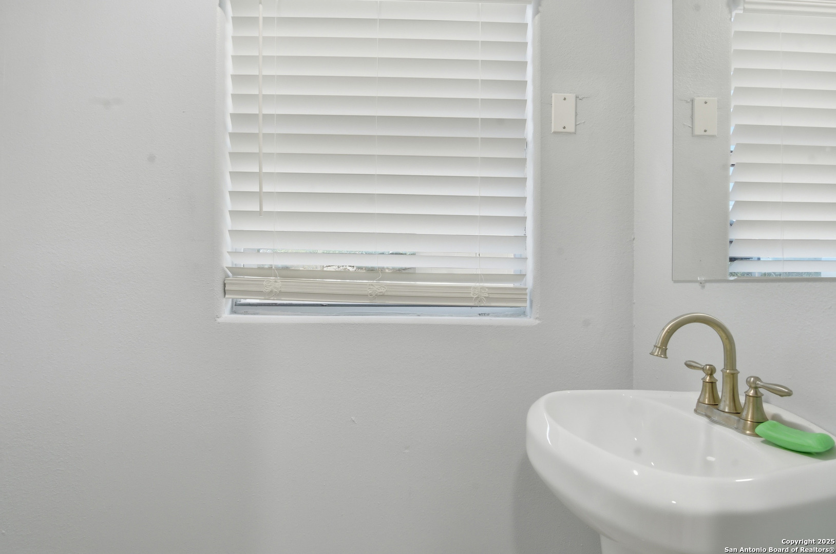 521 Old Carrizo Road Uvalde, TX 78801 - Photo 23 of 31 a bathroom with a sink and a window