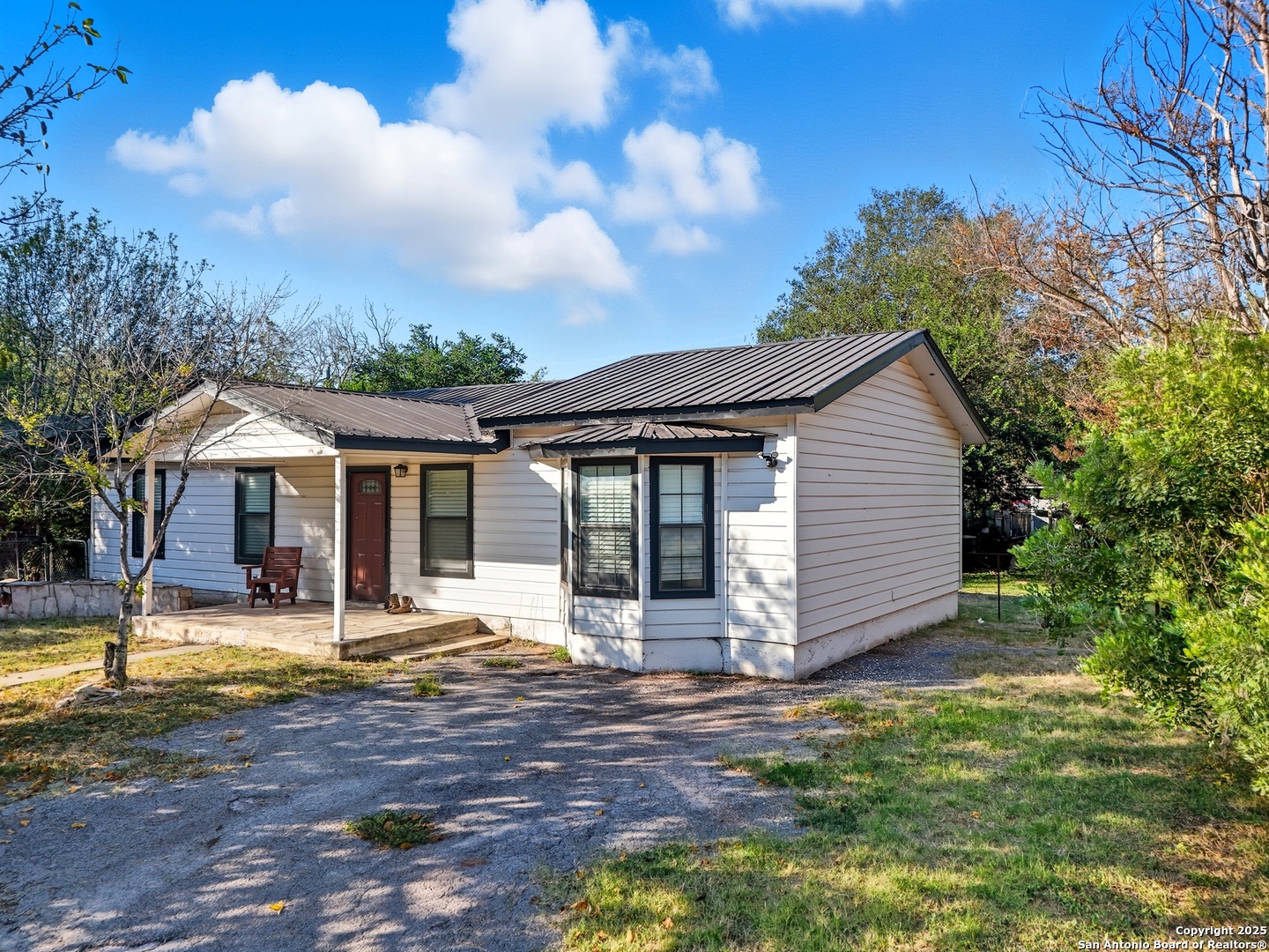 521 Old Carrizo Road Uvalde, TX 78801 - Photo 30 of 31 a front view of a house with garden