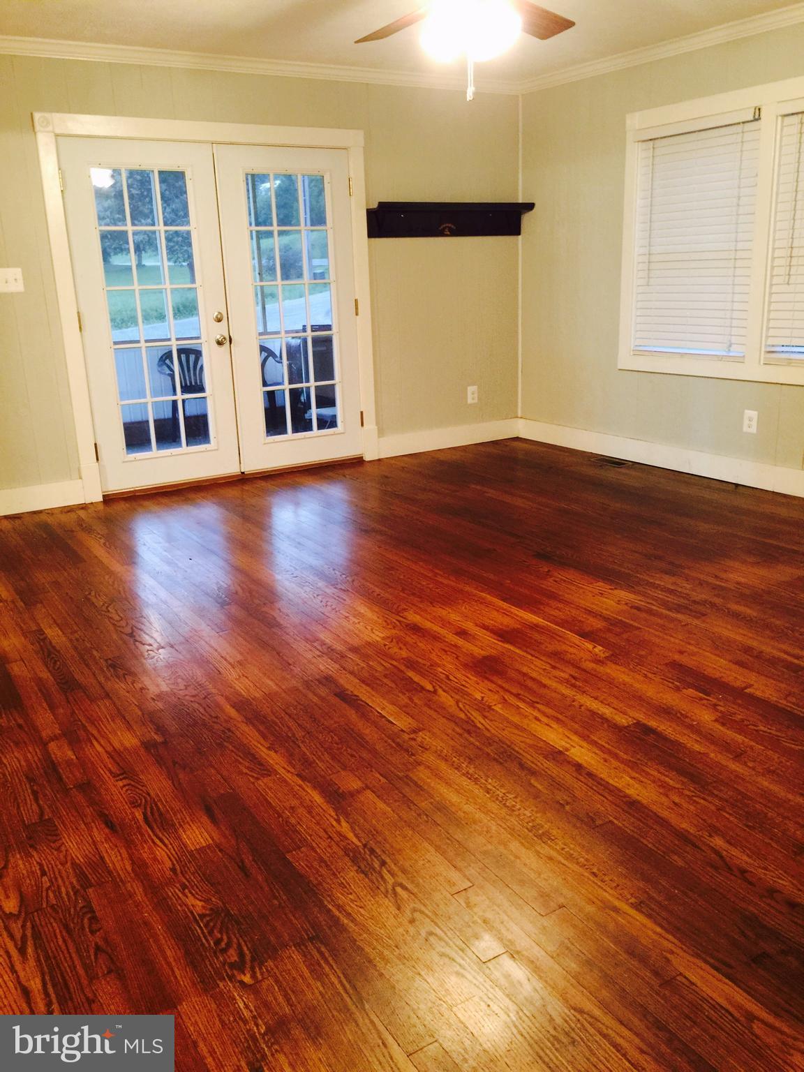 20730 White Point Road Leonardtown, MD 20650 - Photo 13 of 19 Living Room