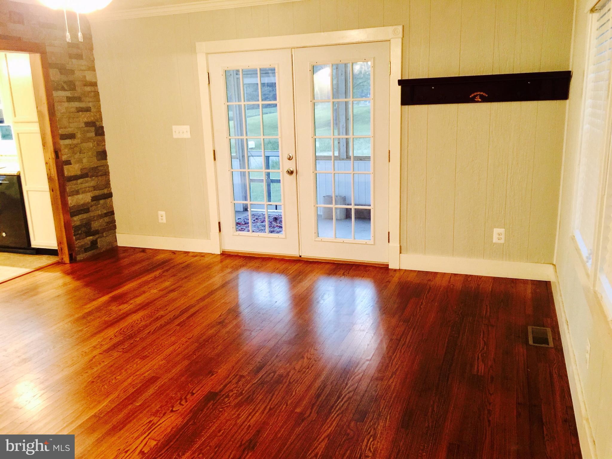 20730 White Point Road Leonardtown, MD 20650 - Photo 10 of 19 Living Room