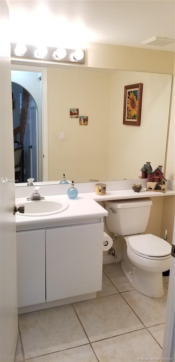 543 Racquet Club Road, Unit 36 Weston, FL 33326 - Photo 12 of 21 Gallery Image 12