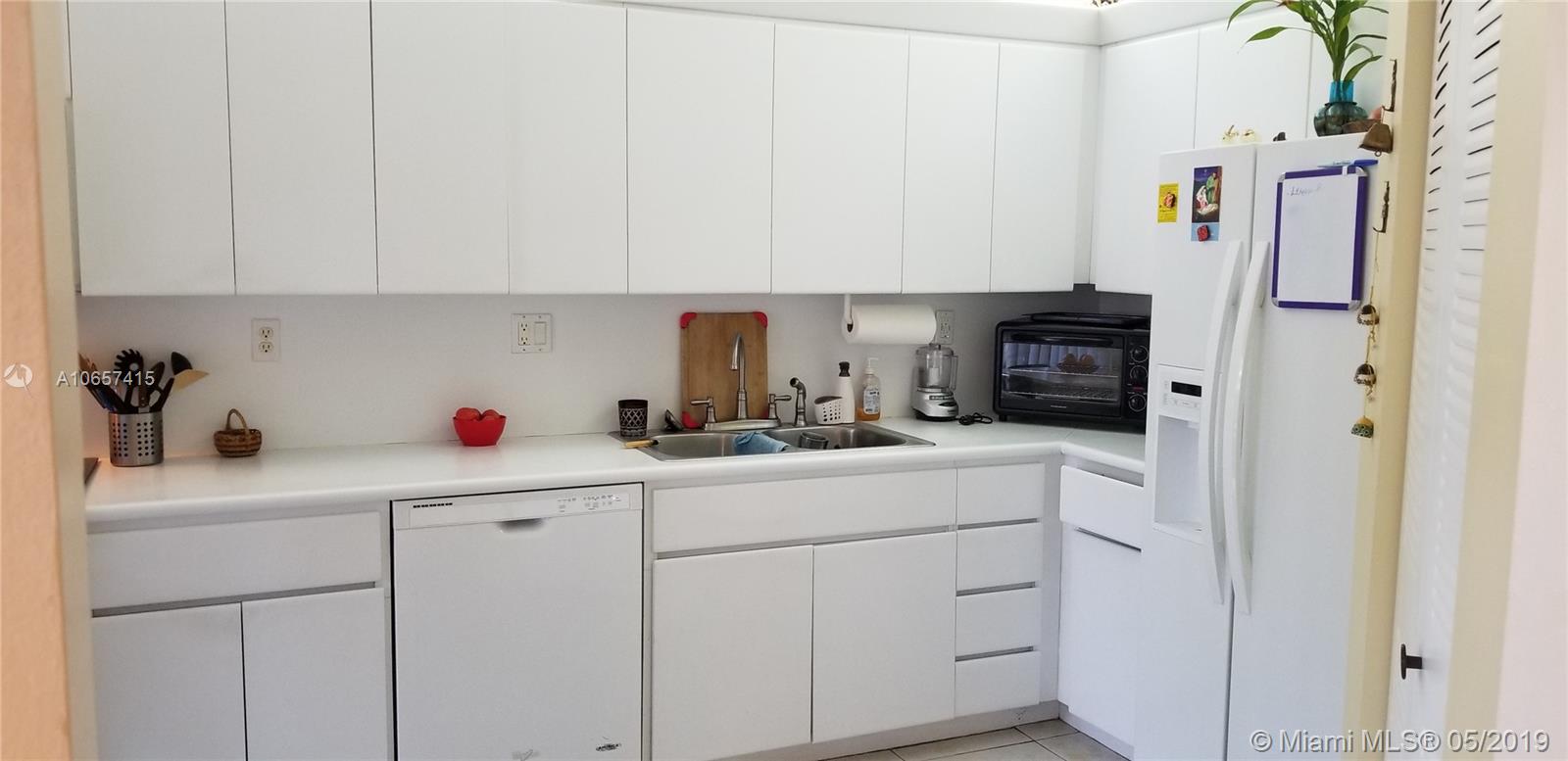 543 Racquet Club Road, Unit 36 Weston, FL 33326 - Photo 10 of 21 Gallery Image 10