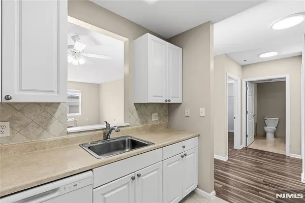 $2,700 | 905 River Road, Unit 210, Edgewater, NJ 07020