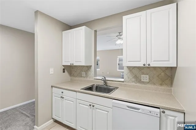 $2,700 | 905 River Road, Unit 210, Edgewater, NJ 07020