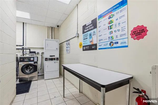 $2,700 | 905 River Road, Unit 210, Edgewater, NJ 07020