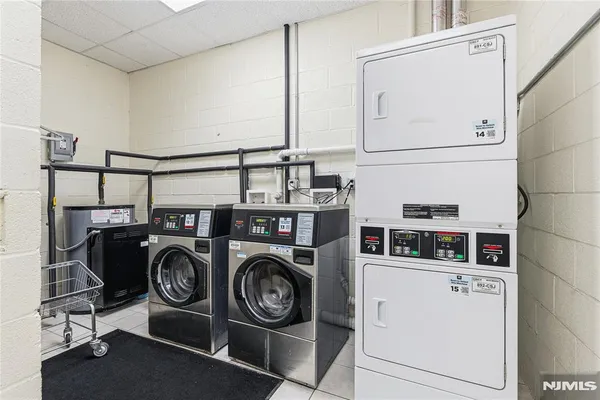 $2,700 | 905 River Road, Unit 210, Edgewater, NJ 07020